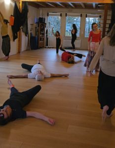 photo de 8 danseurs dans l'espace Emouvanse