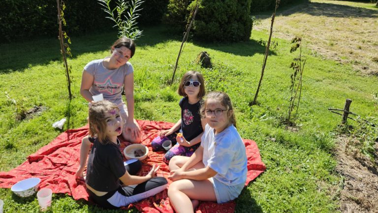 Collation dans le jardin des sens